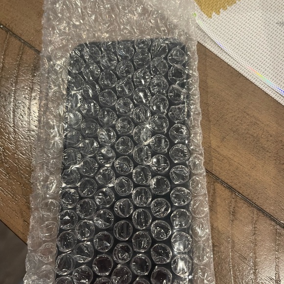 New iPhone XR 64 gigs unlocked  black - Picture 5 of 13